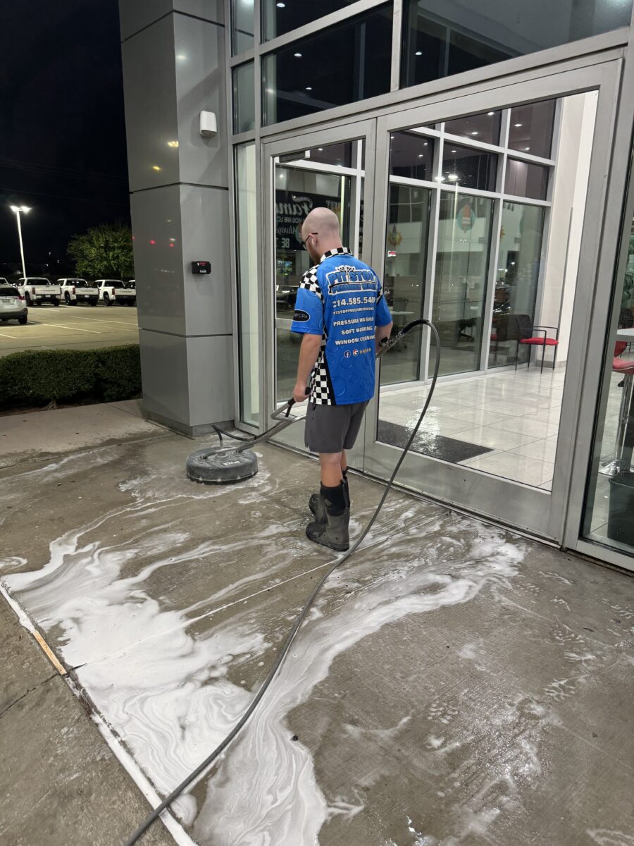 pit stop pressure washing - commercial pressure washing services